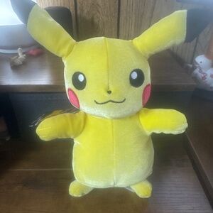 Pokémon toy with tags Pikachu velvet medium size plushie official merchandise